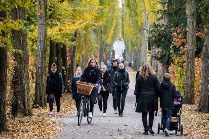 walking bike tour assistens cemetery norrebro