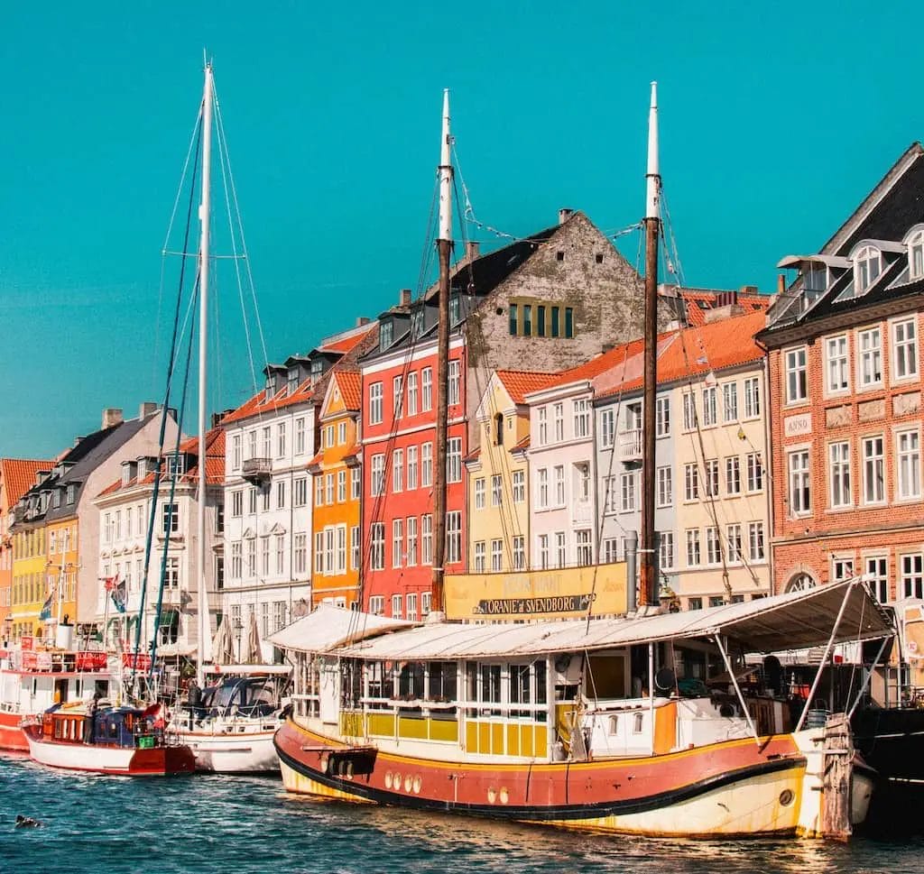 nyhavn copenhagen instagram spots