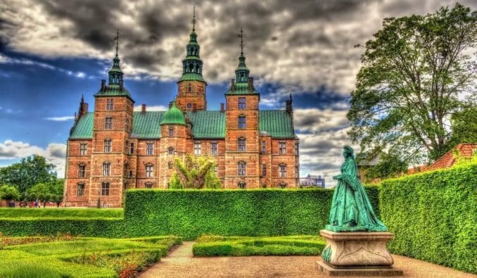 Rosenborg castle statue